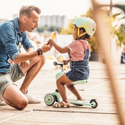 Scoot and Ride Highwaykick 1 - otac i dijete na romobilu