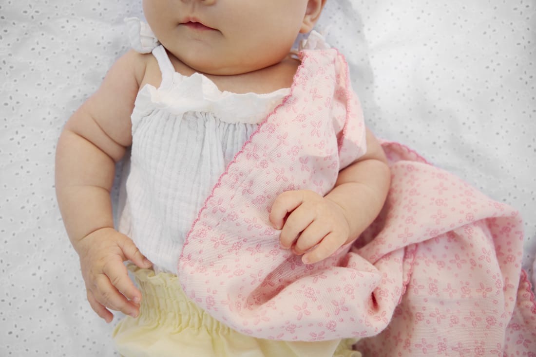 Elodie® mekana muslin dekica, Embroidery Anglaise Pink - Image 3