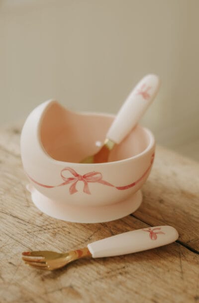 Alternative view of Elodie® silikonska zdjelica sa kašikom – Rosy Bow